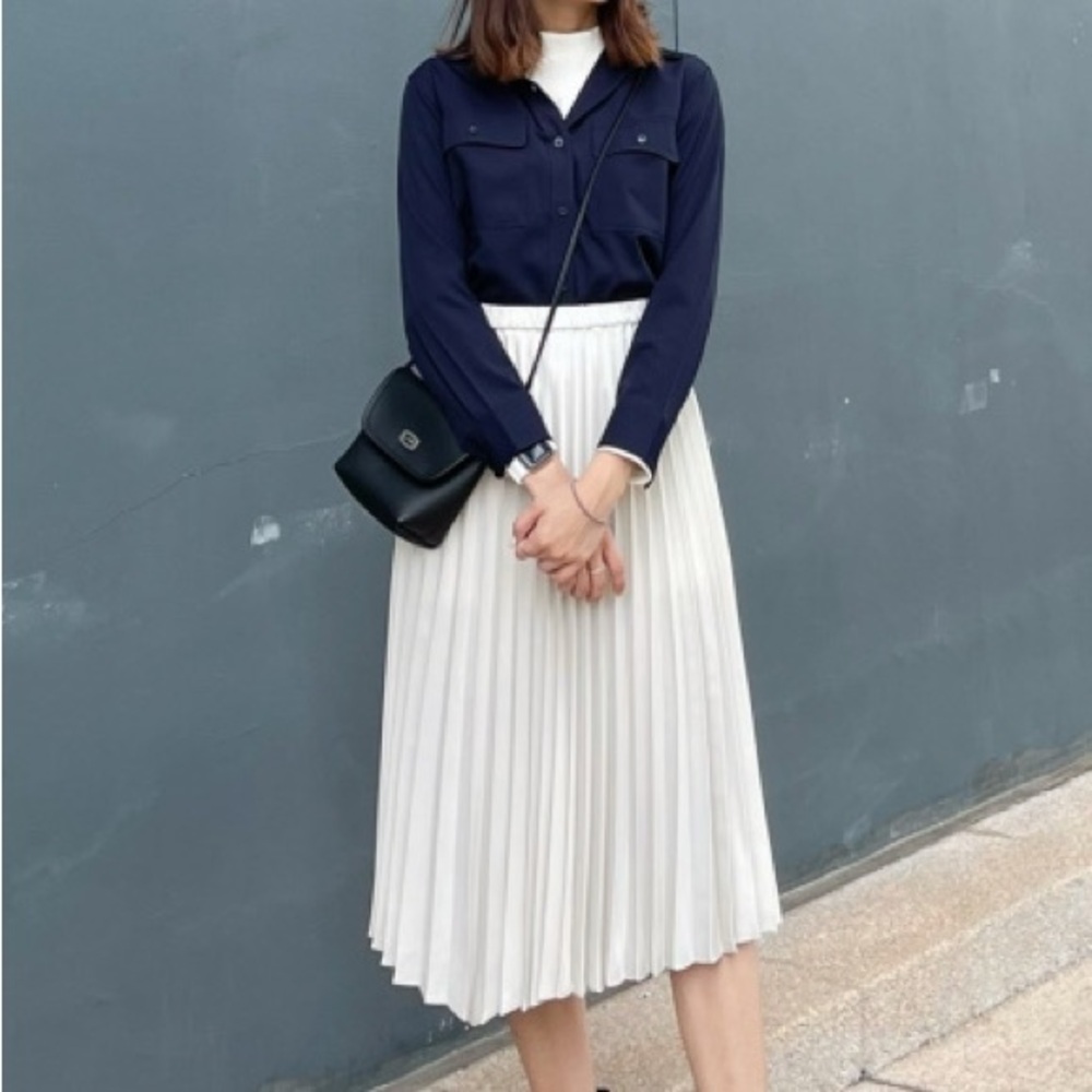 Uniqlo long pleated white skirt